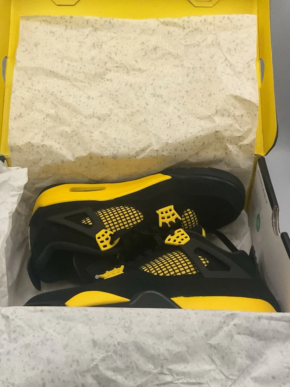 Air Jordan 4 Retro Thunder Black Tour Yellow Mid Top Shoe Sneaker NIB Size 8